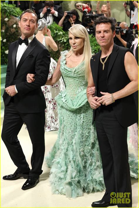 ravasi donatella versace|donatella versace met gala.